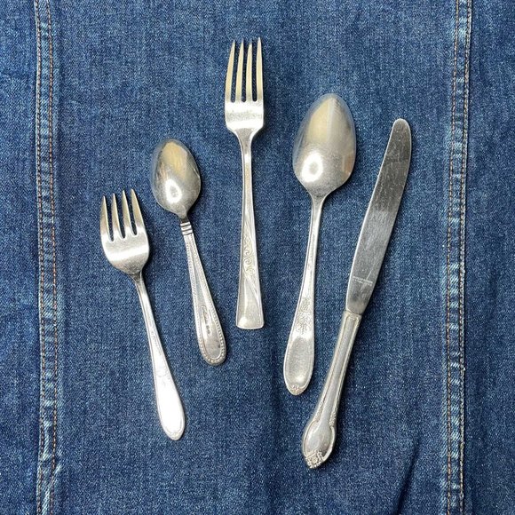 ⚡️SOLD⚡rediscovered flatware - set of 5 mismatched silver and silver-plated - 18 - Picture 3 of 3